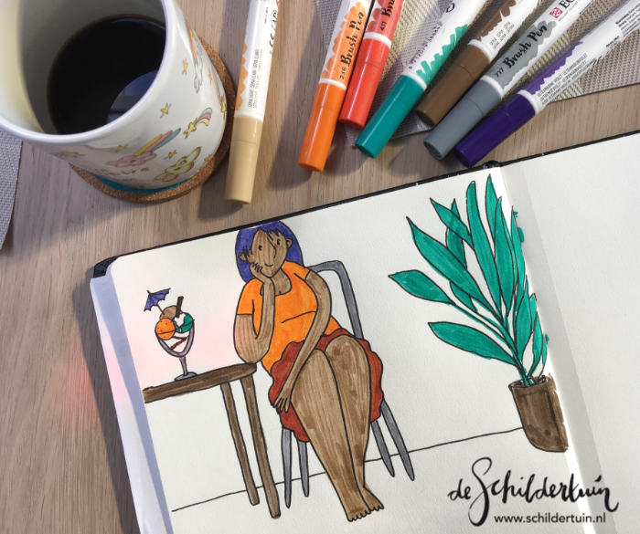 foto van koffie, tekening en tekenmaterialen