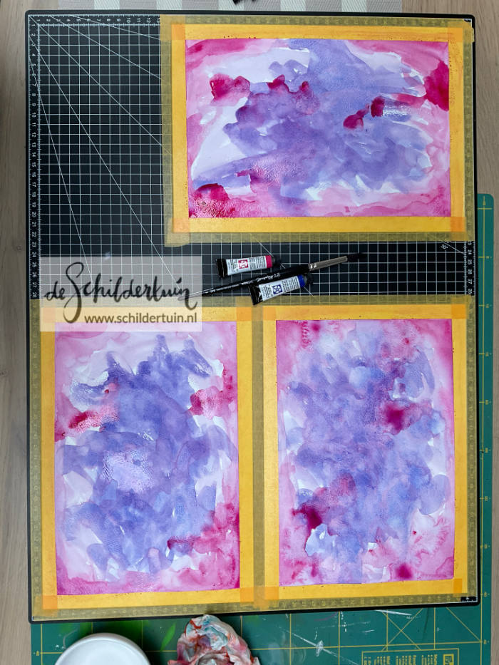 foto van 3 abstracte schilderwerken op papier, werkproces stap 1